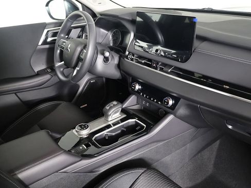 New 2026 Mitsubishi Outlander ES FWD image 25