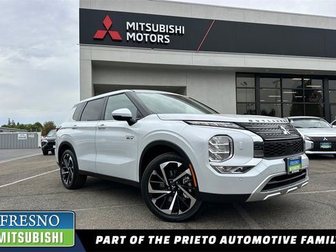 New 2025 Mitsubishi Outlander SE image 1