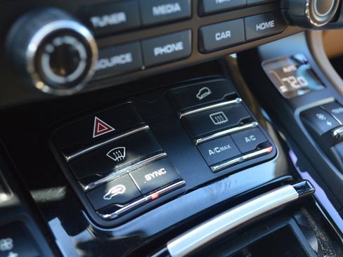 Used 2017 Porsche Cayenne image 34