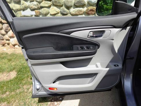 Used 2020 Honda Pilot EX image 10