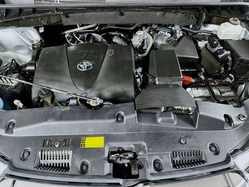 Used 2019 Toyota Highlander XLE image 30