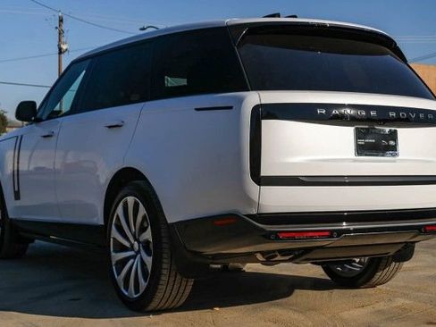 New 2025 Land Rover Range Rover Long Wheelbase SE image 4