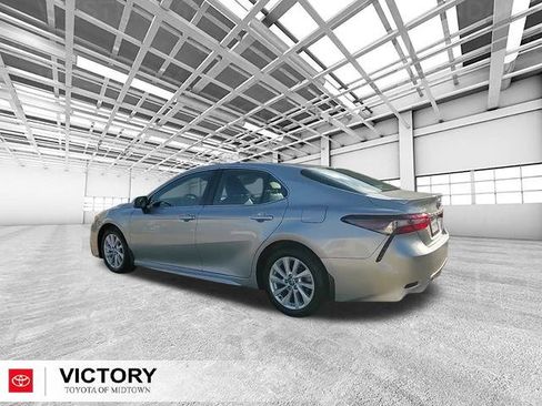 Used 2023 Toyota Camry SE image 5