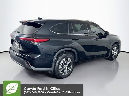 Used 2021 Toyota Highlander XLE image 15