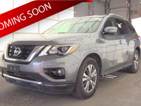 Used 2020 Nissan Pathfinder SV image 1