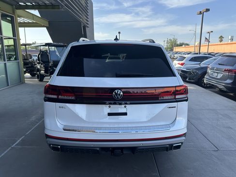Used 2024 Volkswagen Atlas Peak Edition SEL image 11