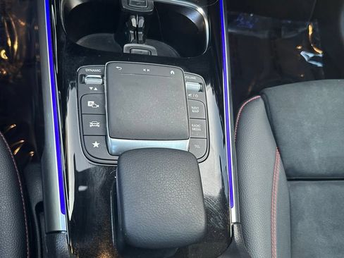 Used 2023 Mercedes-Benz GLB 250 image 22