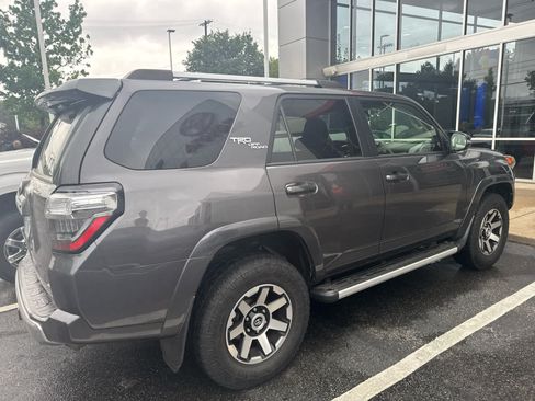 Used 2018 Toyota 4Runner TRD Off-Road Premium AWD/4WD image 3