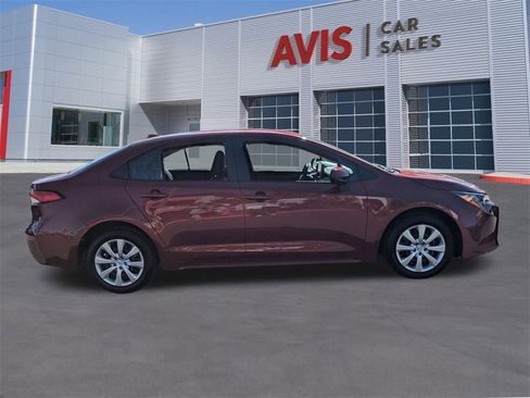 Used 2025 Toyota Corolla LE image 5