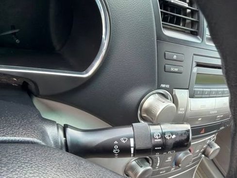 Used 2010 Toyota Highlander 4WD image 13