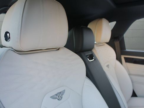 Certified 2024 Bentley Bentayga Extended Wheelbase AWD/4WD image 46