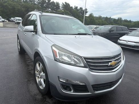 Used 2017 Chevrolet Traverse LT w/ Traveler's Package AWD/4WD image 2
