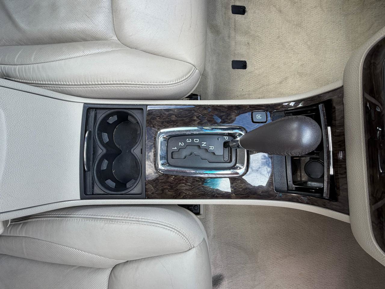 Used 2010 Cadillac DTS Luxury FWD image 39