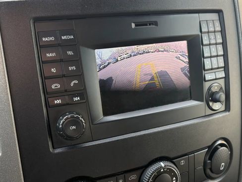 Used 2018 Mercedes-Benz Sprinter 2500 image 20