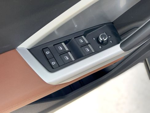 Certified 2025 Audi Q3 2.0T Premium Plus w/ Premium Plus Package image 21