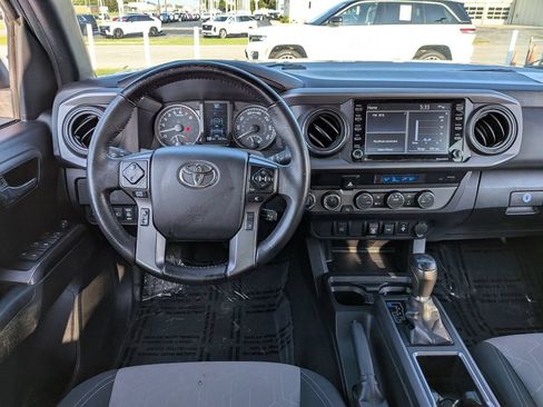 Used 2022 Toyota Tacoma TRD Off-Road AWD/4WD image 24