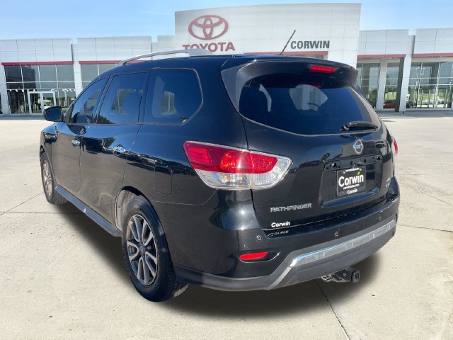 Used 2015 Nissan Pathfinder SV FWD image 3