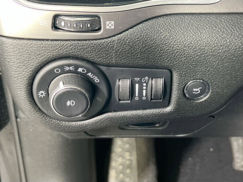 Used 2022 Jeep Cherokee Limited AWD/4WD image 10