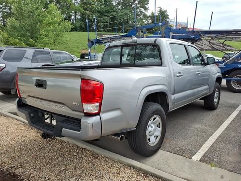 Used 2017 Toyota Tacoma SR w/ Tow Package AWD/4WD image 2