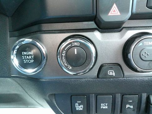 Used 2021 Toyota Tacoma TRD Sport w/ TRD Premium Sport Package AWD/4WD image 23