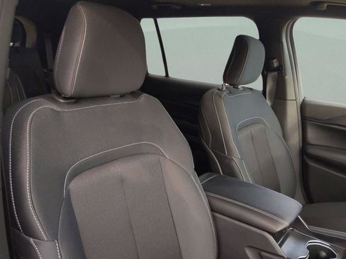 New 2025 Jeep Grand Cherokee L Laredo w/ Luxury Tech Group I RWD image 31