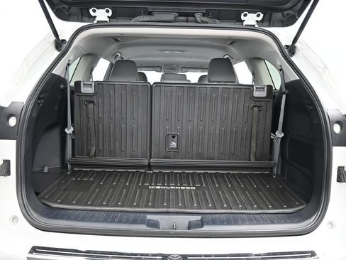 Used 2023 Toyota Highlander L FWD image 30