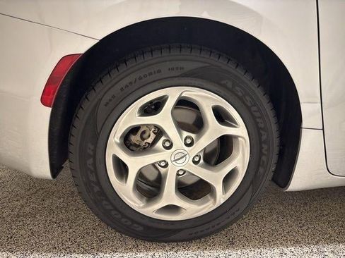 Used 2024 Chrysler Pacifica Limited image 34