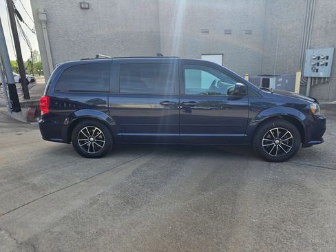 Used 2017 Dodge Grand Caravan GT image 6
