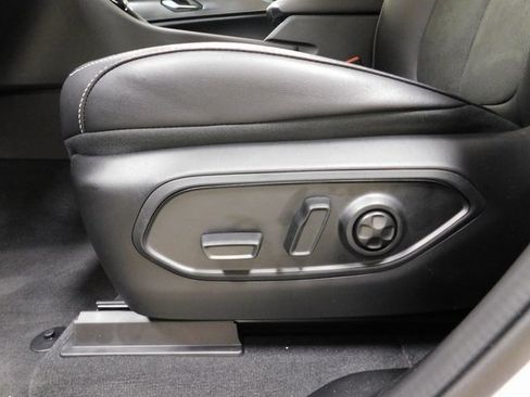 New 2025 Jeep Grand Cherokee Altitude image 37