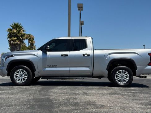Used 2022 Toyota Tundra SR5 w/ SR5 Convenience Package AWD/4WD image 9