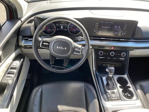 Used 2024 Kia Carnival LX FWD image 30