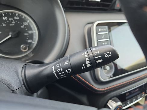 Used 2018 Nissan Kicks SR FWD image 23