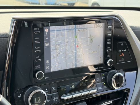 Used 2022 Toyota Highlander XLE FWD image 6