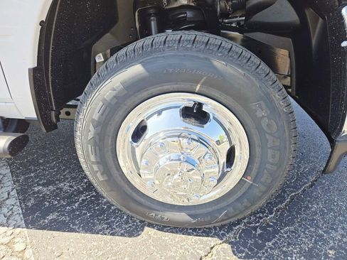 New 2026 RAM 3500 Tradesman AWD/4WD image 18