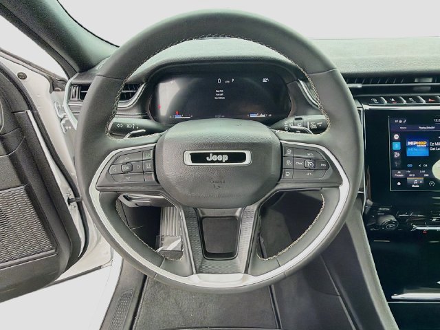 Used 2024 Jeep Grand Cherokee Altitude AWD/4WD image 12