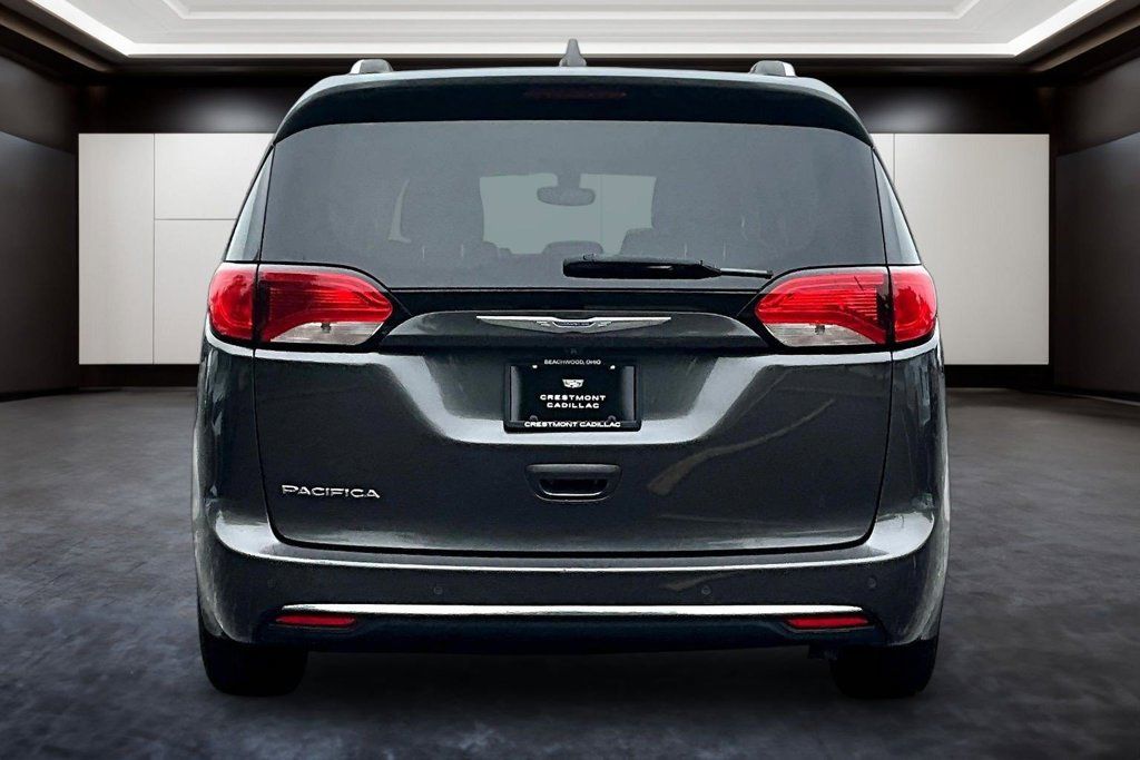 Used 2018 Chrysler Pacifica Touring-L w/ Tire & Wheel Group FWD image 5