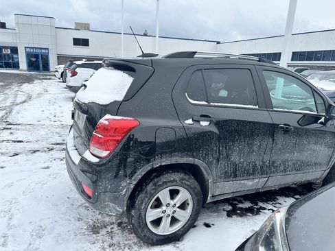 Used 2022 Chevrolet Trax LT w/ LT Convenience Package image 10