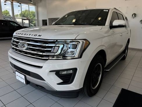 Used 2018 Ford Expedition XLT w/ Equipment Group 202A AWD/4WD image 39