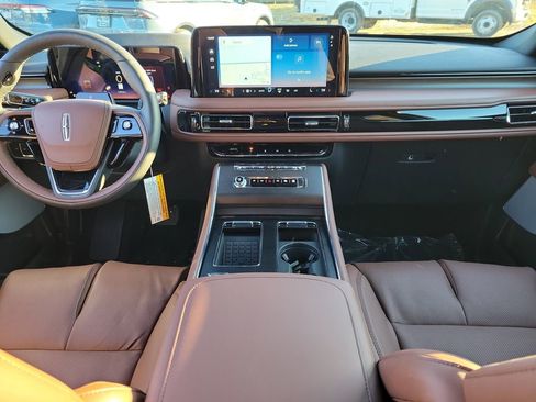 New 2026 Lincoln Aviator Reserve image 11