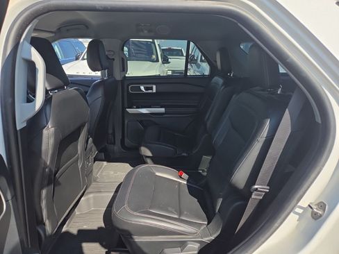 Used 2023 Ford Explorer XLT w/ Equipment Group 202A AWD/4WD image 15