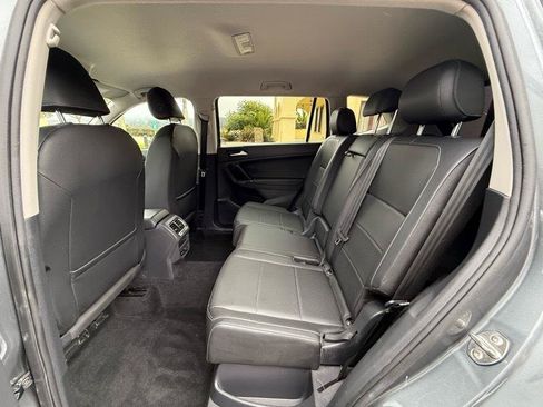 Used 2018 Volkswagen Tiguan SE AWD/4WD image 32