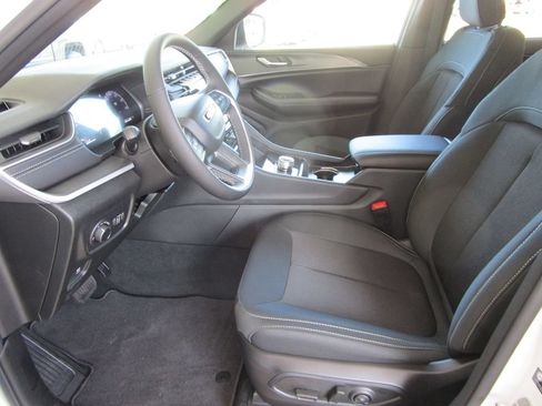 New 2026 Jeep Grand Cherokee Laredo X AWD/4WD image 18