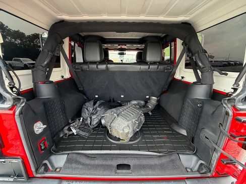 Used 2016 Jeep Wrangler Unlimited Rubicon w/ Dual Top Group AWD/4WD image 15