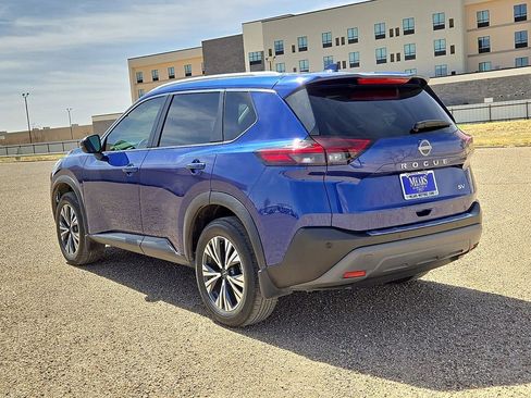 Used 2022 Nissan Rogue SV w/ SV Premium Package image 3