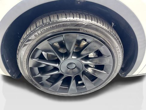 Used 2021 Tesla Model Y Long Range AWD/4WD image 82