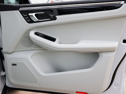 New 2026 Porsche Macan image 26