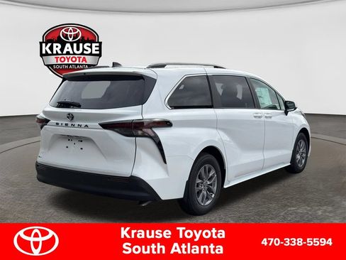 New 2026 Toyota Sienna LE FWD image 5