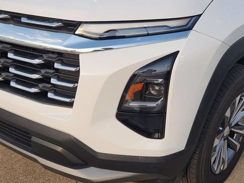 Used 2026 Chevrolet Equinox LT FWD image 8