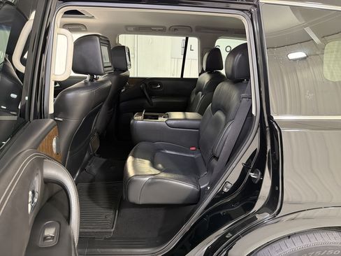 Used 2017 INFINITI QX80 2WD w/ Driver Assistance Package image 13