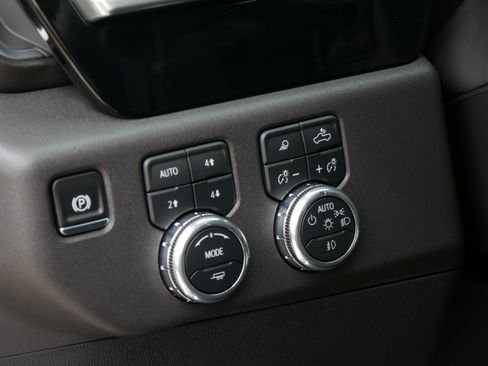 Used 2025 GMC Sierra 1500 SLT AWD/4WD image 26